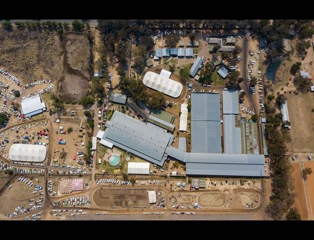 BUSINESS FOR SALE IN PARYS CENTRAL